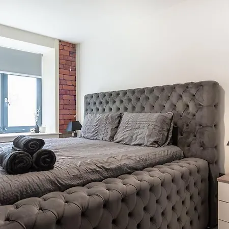 2 Bed With Pool Table Bradford (West Yorkshire)