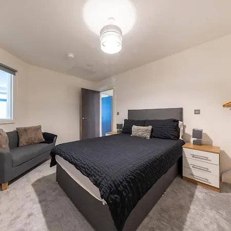 2 Bed With Pool Table