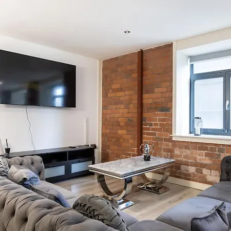 2 Bed With Pool Table