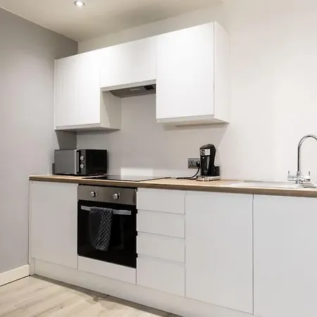 2 Bed With Pool Table Bradford (West Yorkshire)