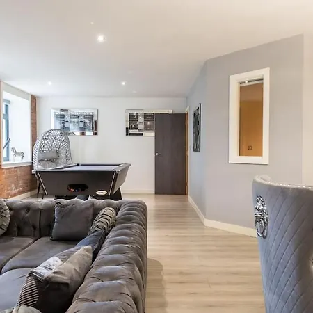 2 Bed With Pool Table * Bradford (West Yorkshire)