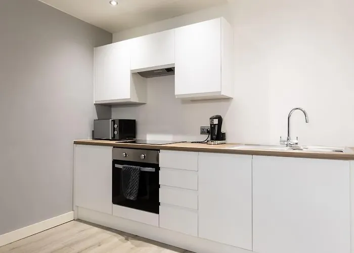 2 Bed With Pool Table Bradford (West Yorkshire)