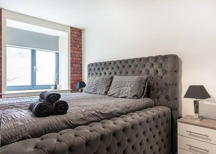 2 Bed With Pool Table Bradford (West Yorkshire)