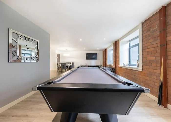 2 Bed With Pool Table Брадфорд