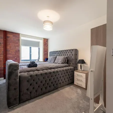 Apartment 2 Bed With Pool Table